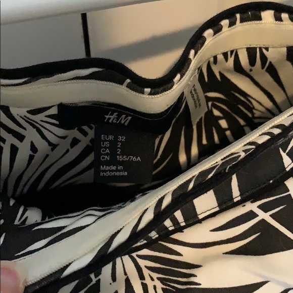 H&M tropical Leave strapless dress - Picture 3 of 3